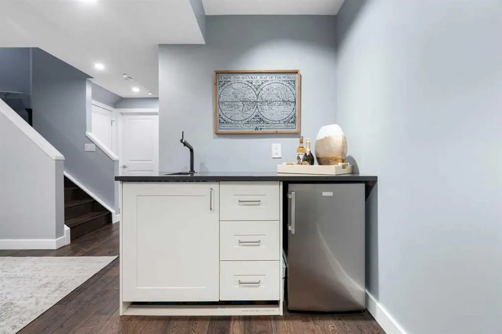 1840 27 Avenue SW #2