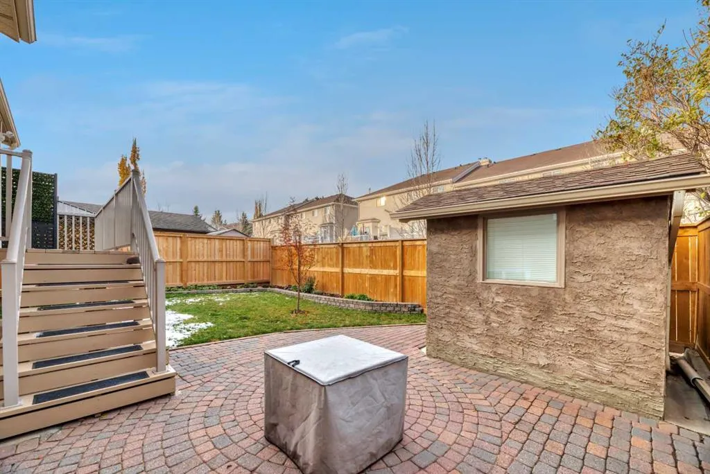 186 Shawinigan Way SW