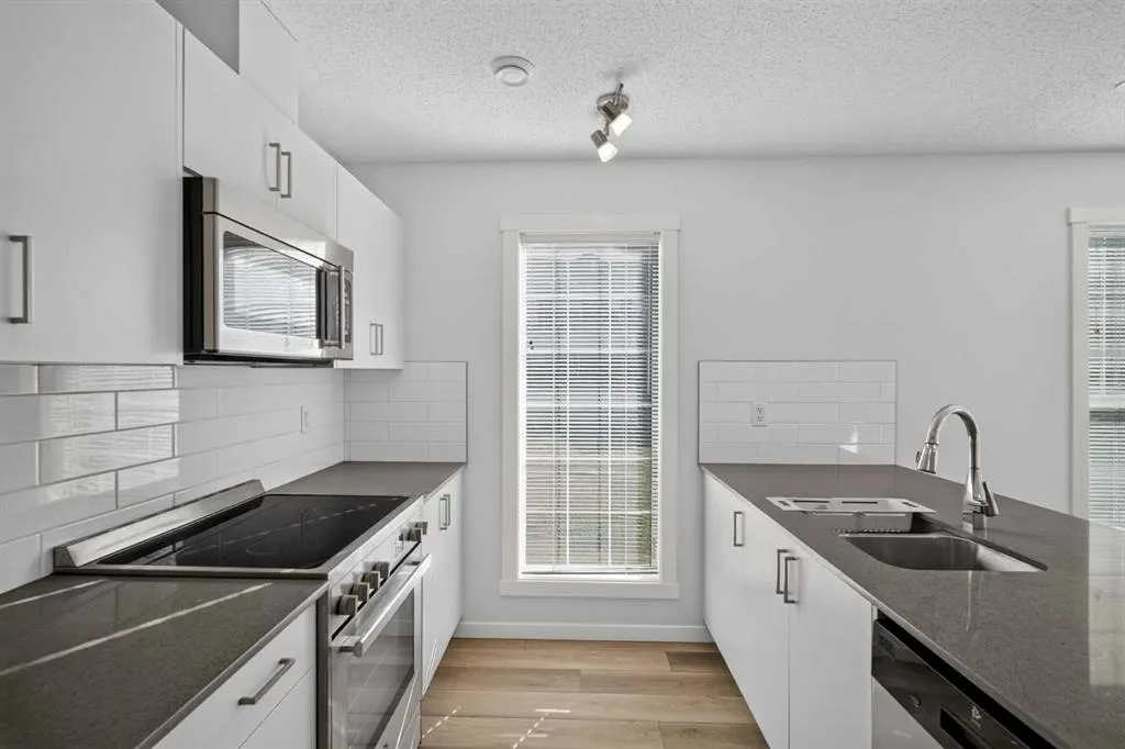 237 Cranbrook Square SE