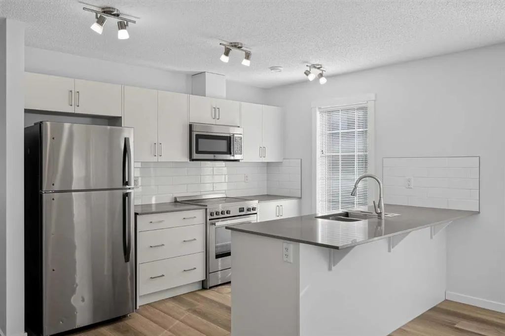 237 Cranbrook Square SE