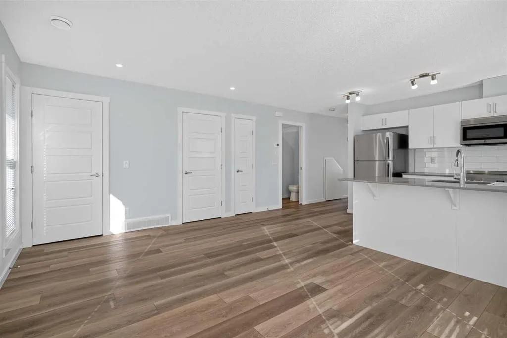 237 Cranbrook Square SE