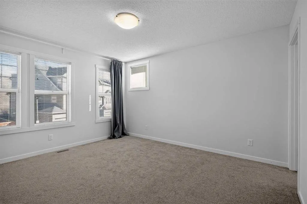 237 Cranbrook Square SE