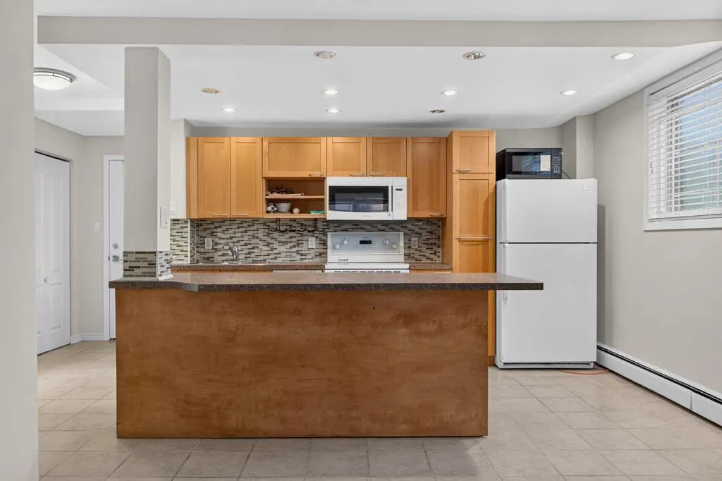 1727 10a Street SW #105