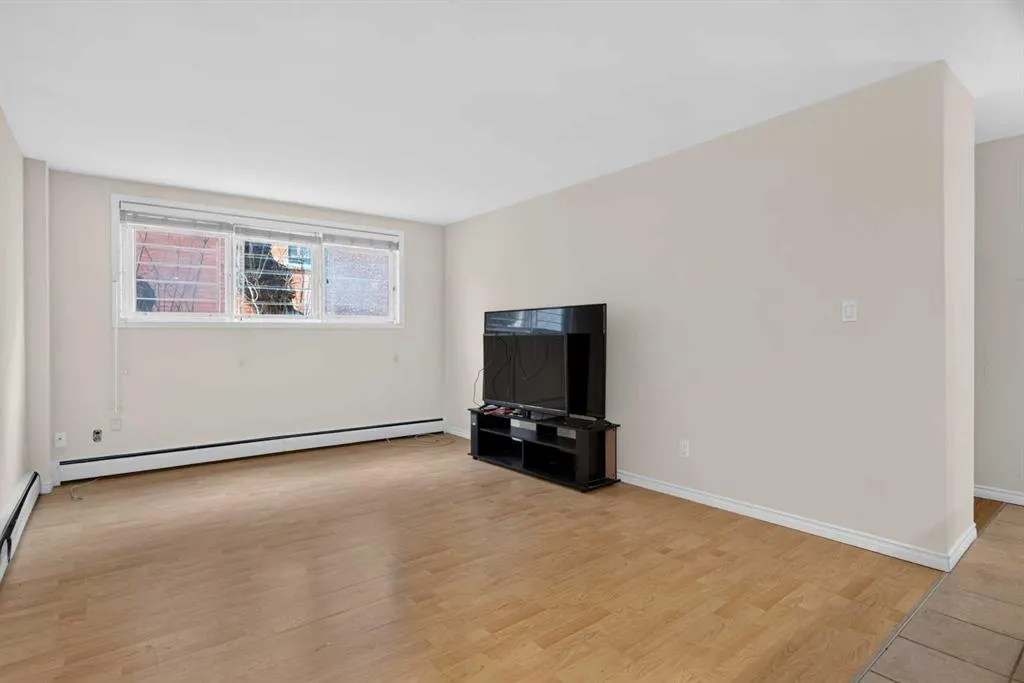 1727 10a Street SW #105