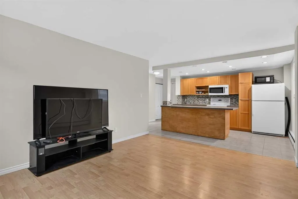 1727 10a Street SW #105