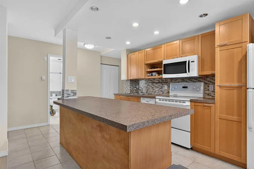 1727 10a Street SW #105