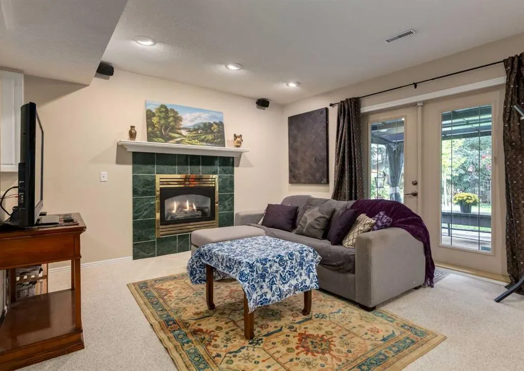 492 Silvergrove Gardens NW