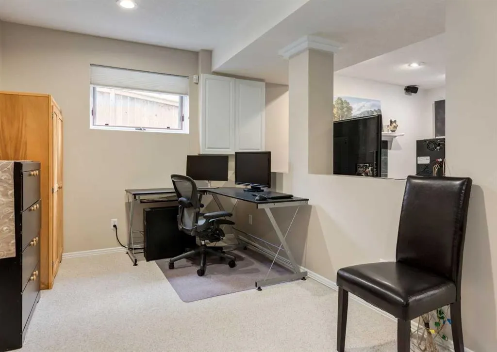492 Silvergrove Gardens NW