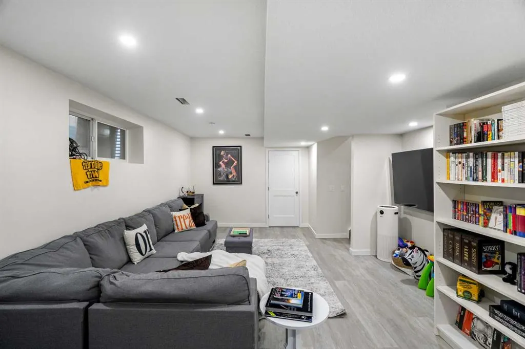 24 Marquis Green SE