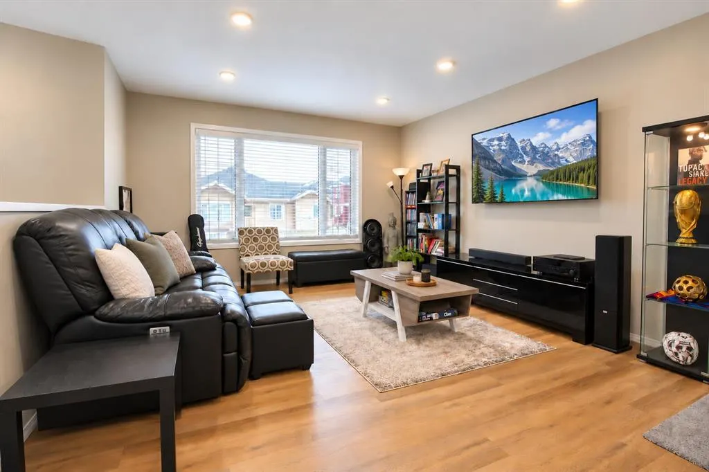 121 Golden Crescent