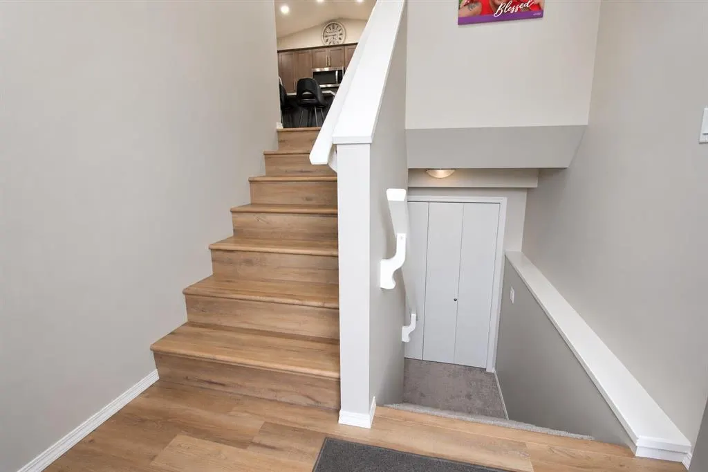 121 Golden Crescent