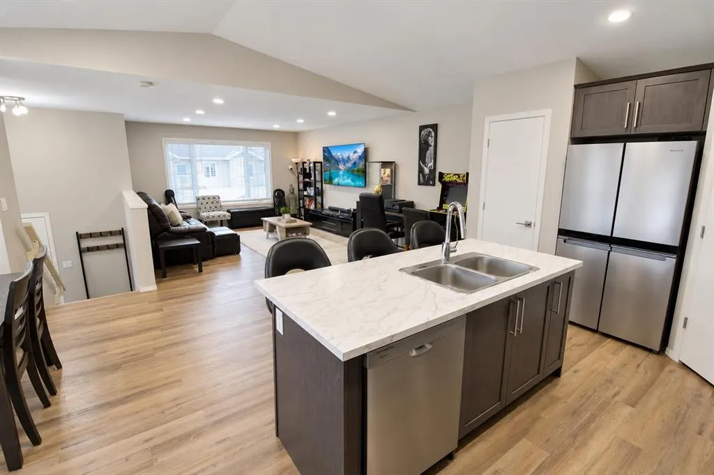 121 Golden Crescent