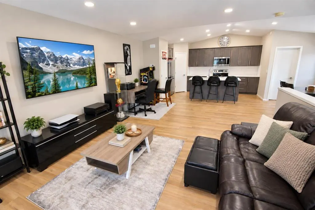121 Golden Crescent