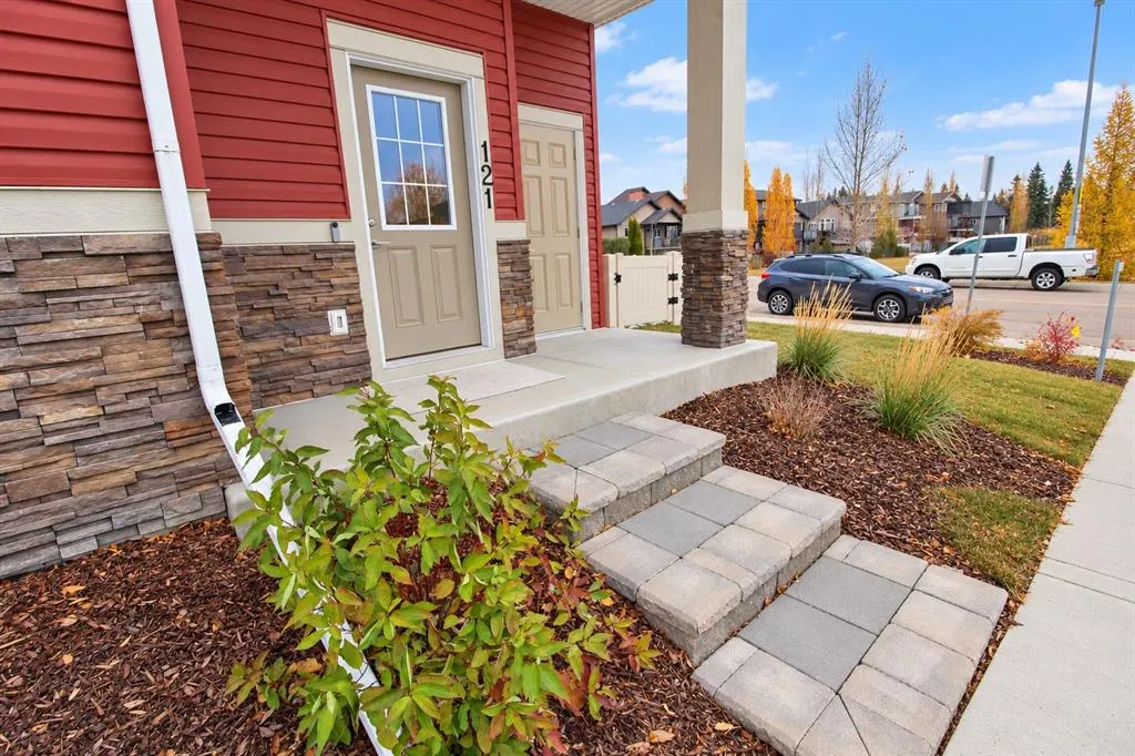 121 Golden Crescent