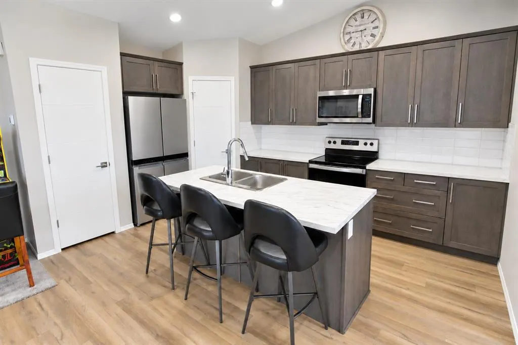 121 Golden Crescent