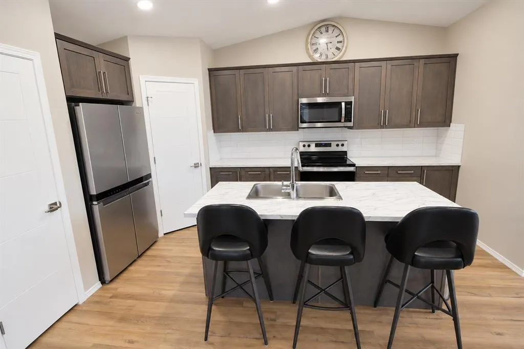 121 Golden Crescent