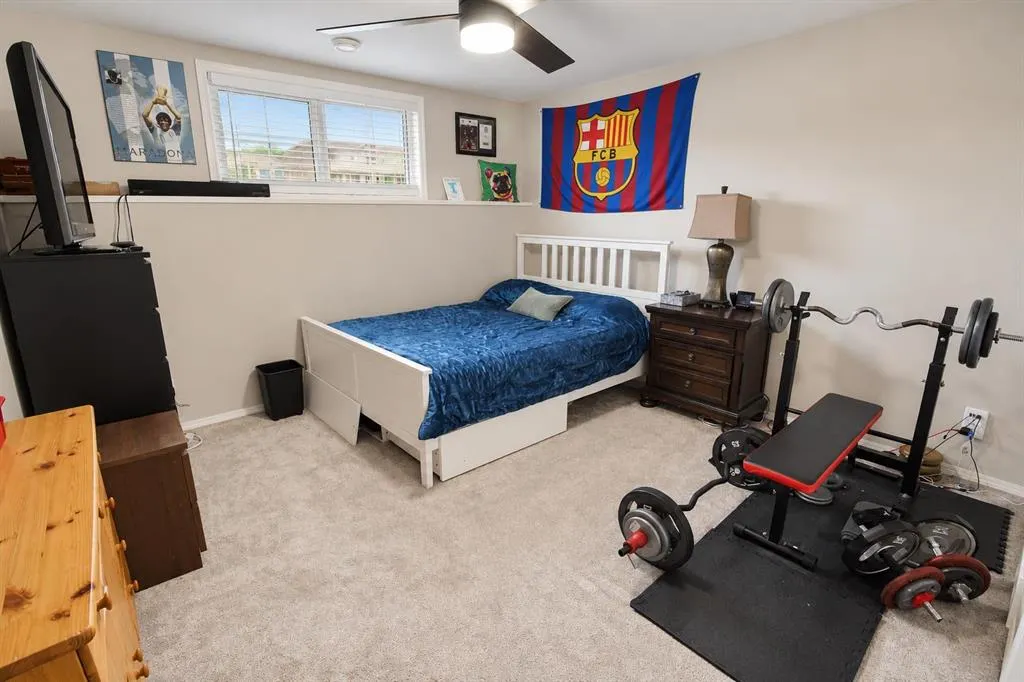 121 Golden Crescent