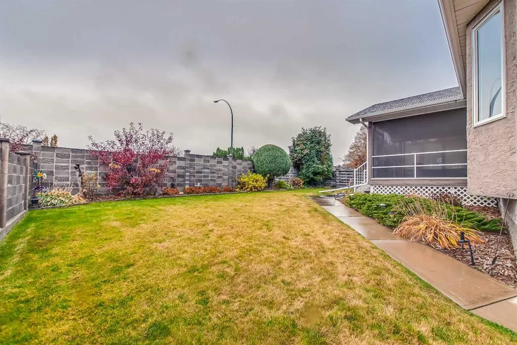 15 Parish Way NE