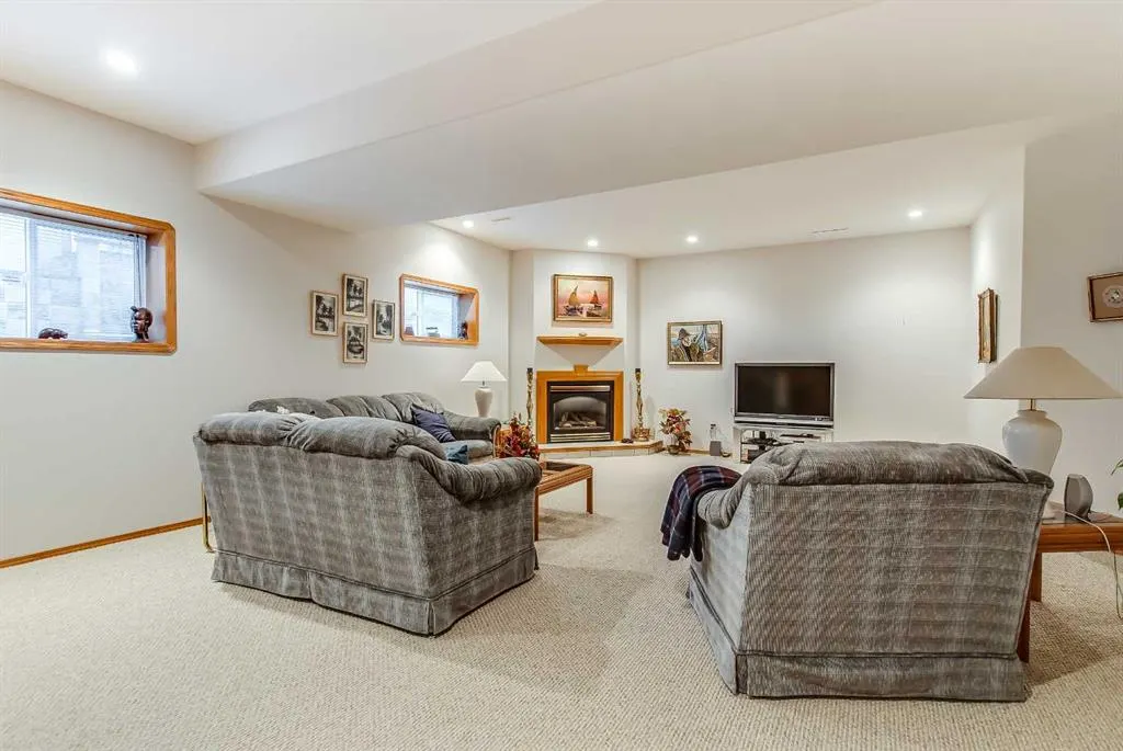 15 Parish Way NE