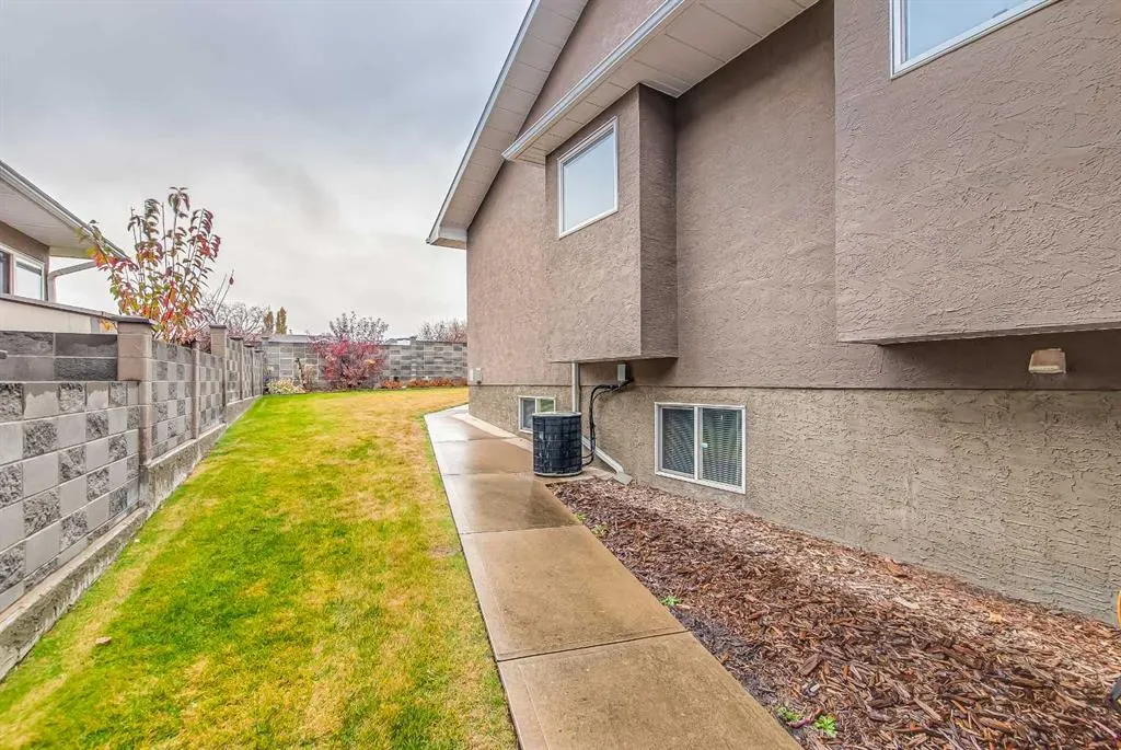 15 Parish Way NE