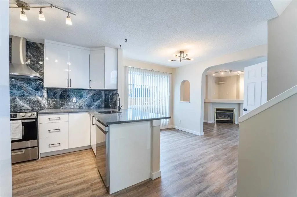 6 Covewood Park NE