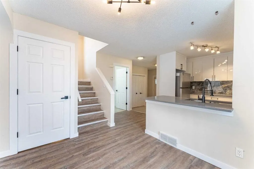6 Covewood Park NE