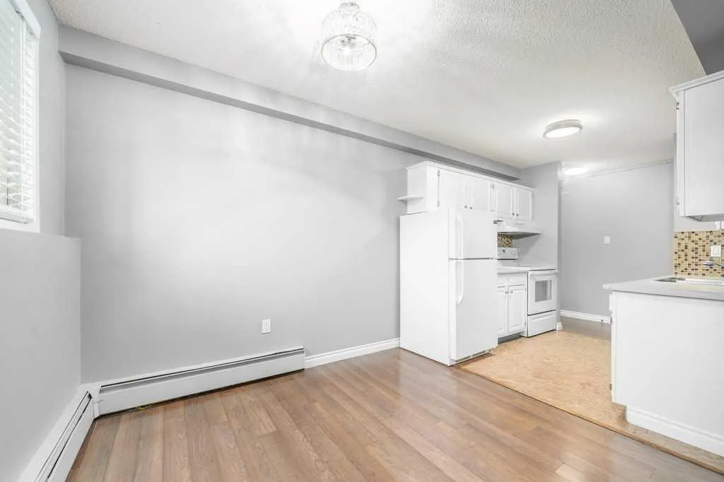 398 16 Street NE #3