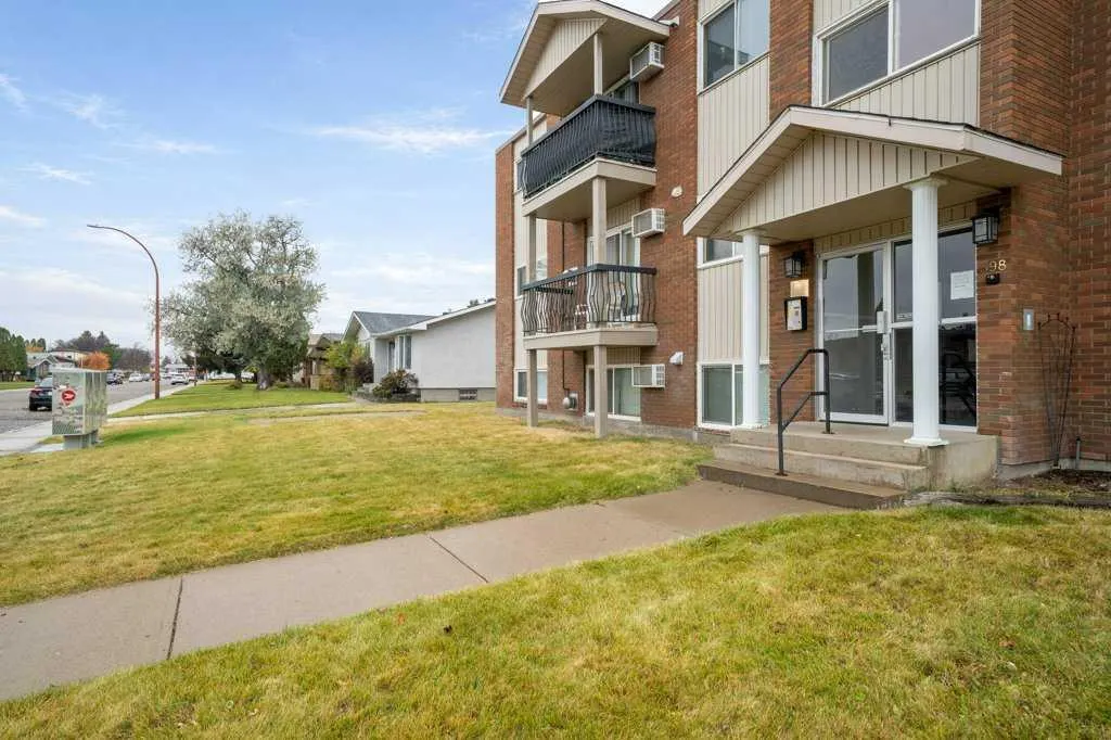 398 16 Street NE #3