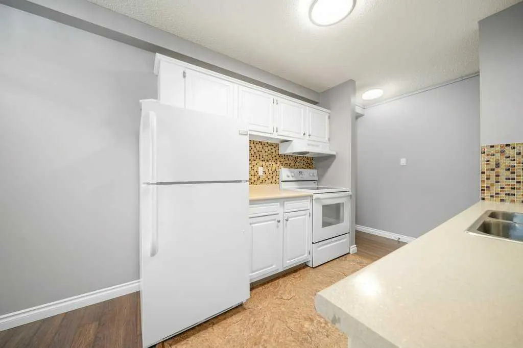 398 16 Street NE #3