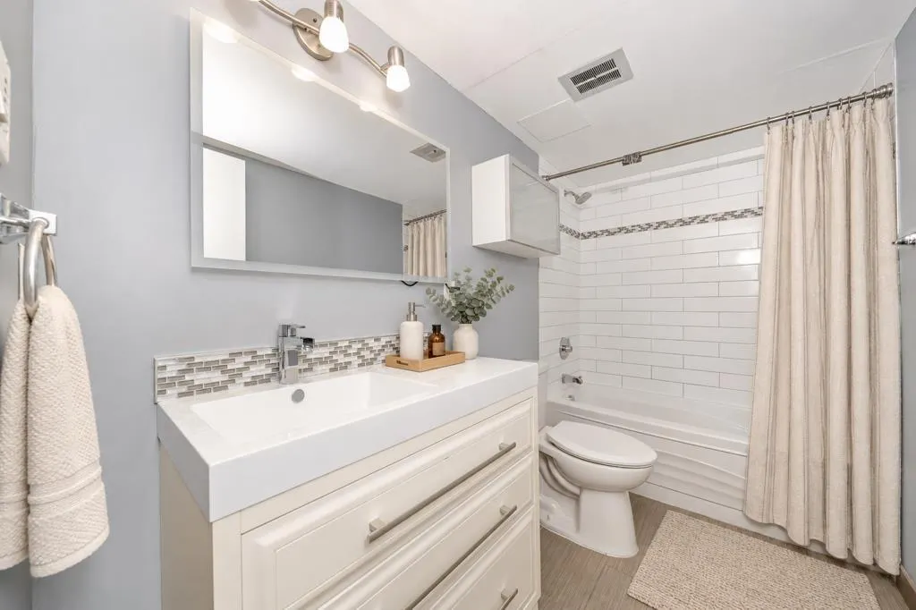 398 16 Street NE #3