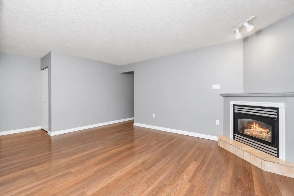 398 16 Street NE #3