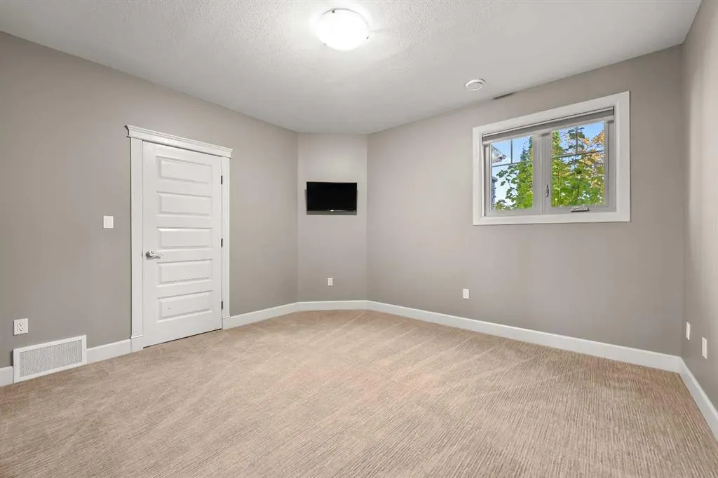 5308 20 Street Close