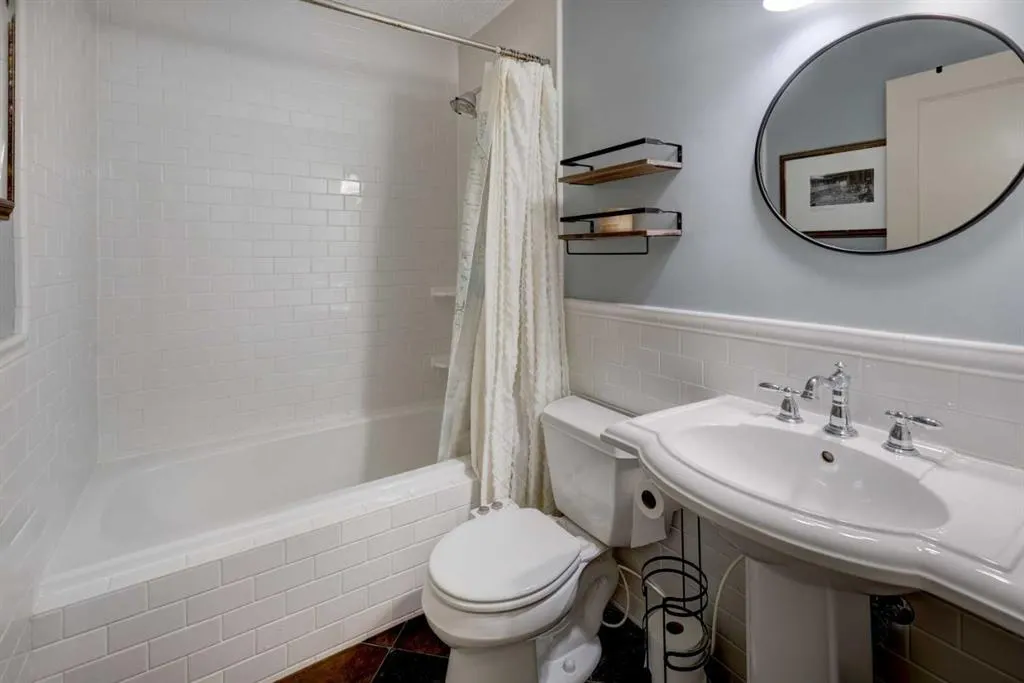 216 Pump Hill Gardens SW