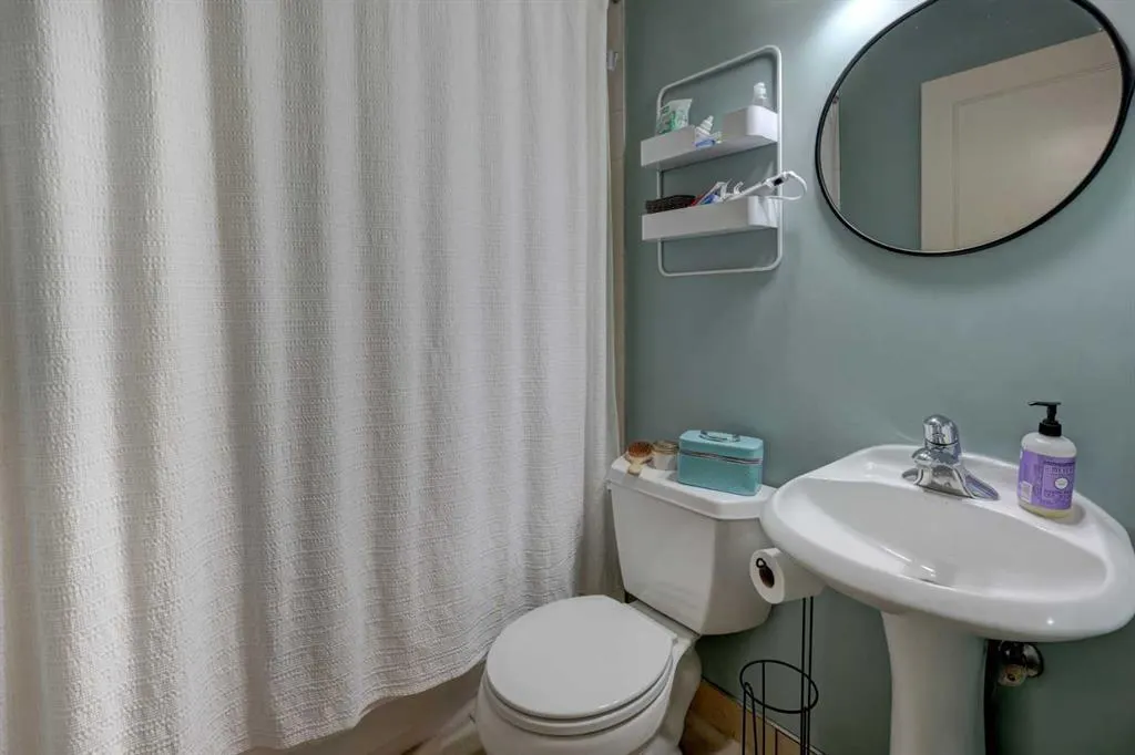 216 Pump Hill Gardens SW