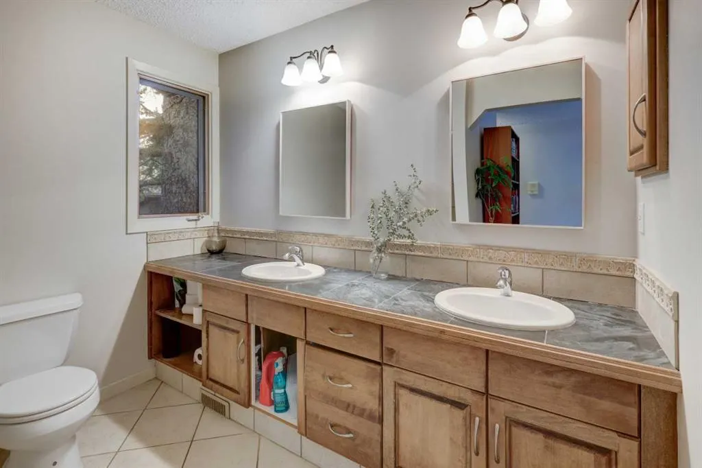 216 Pump Hill Gardens SW
