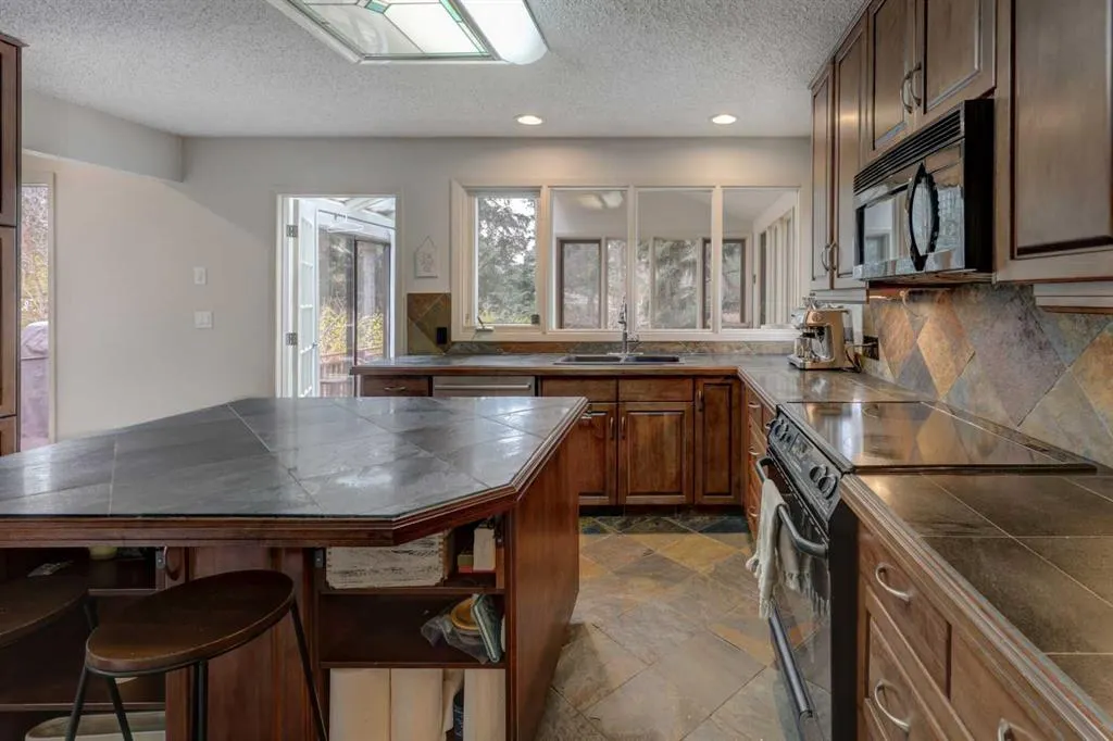 216 Pump Hill Gardens SW