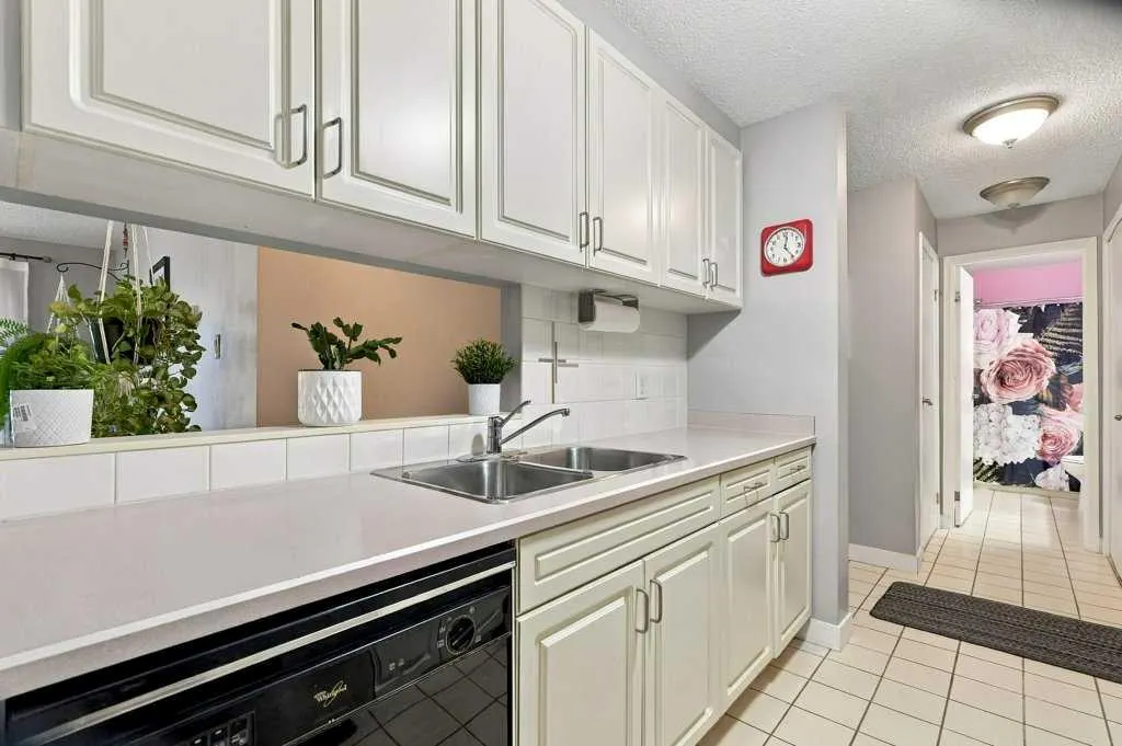 723 57 Avenue SW #325