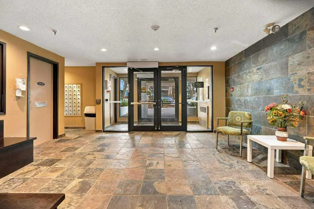 723 57 Avenue SW #325