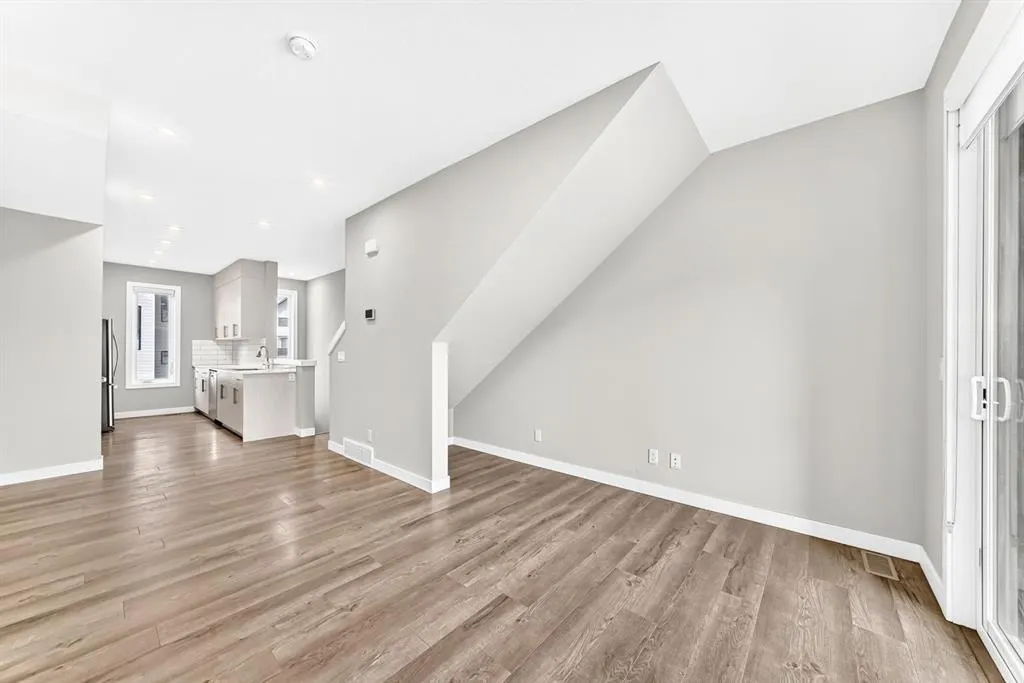 311 Evanscrest Square NW