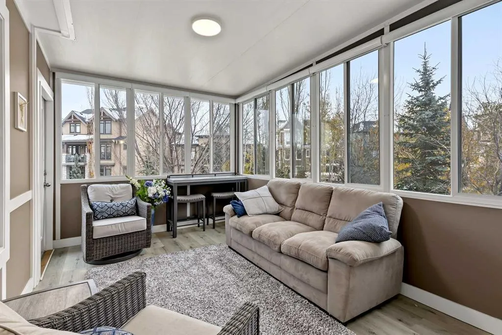 153 Coopers Park SW