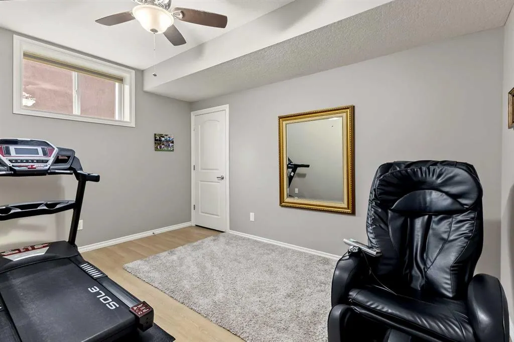 153 Coopers Park SW