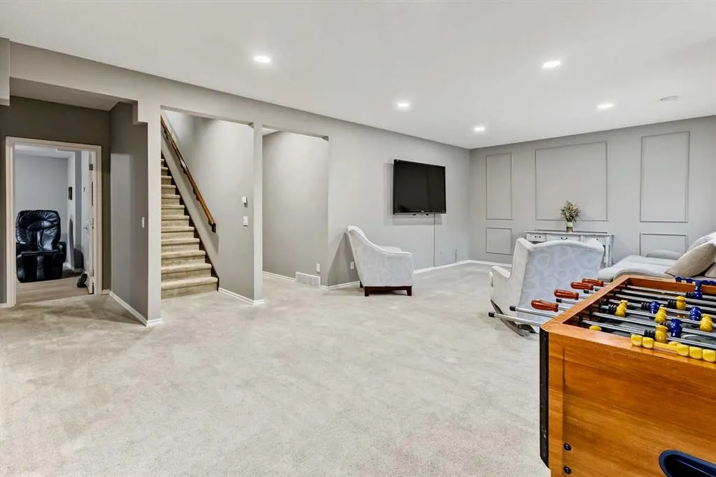 153 Coopers Park SW