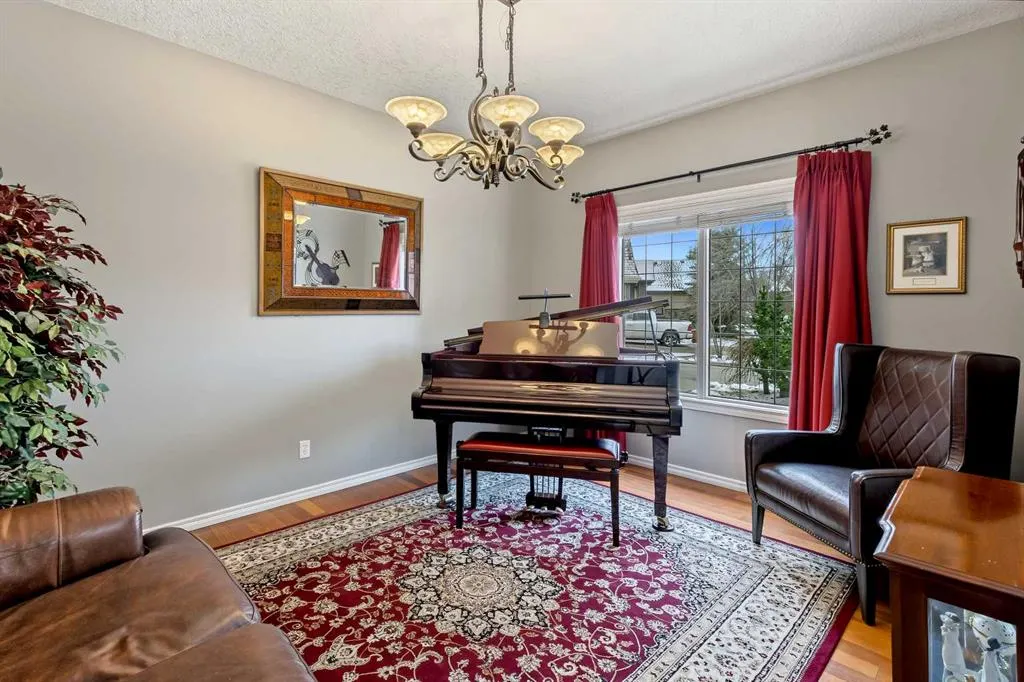 153 Coopers Park SW