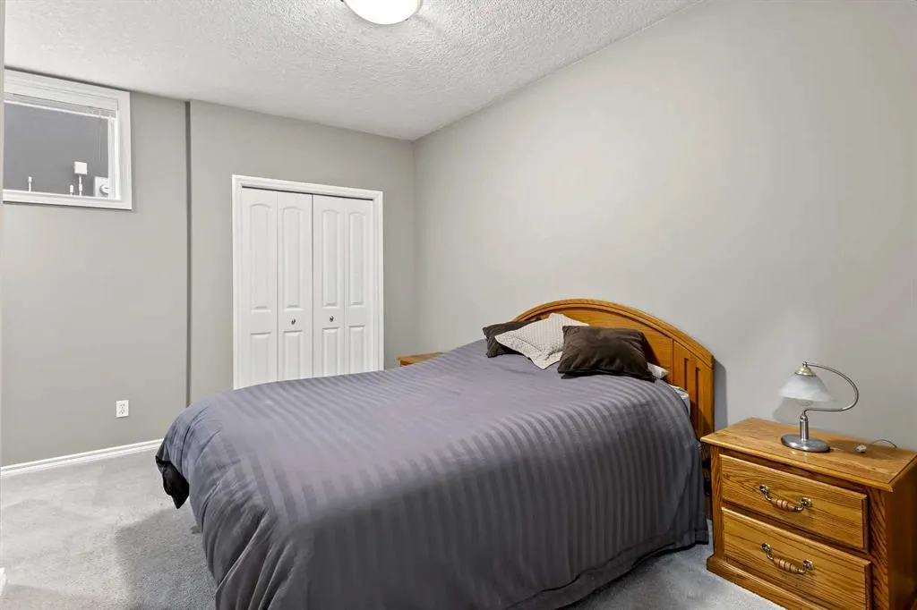 153 Coopers Park SW