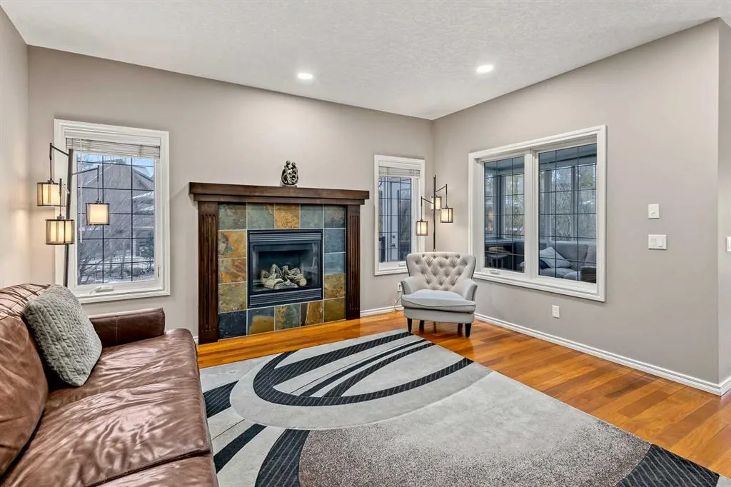 153 Coopers Park SW