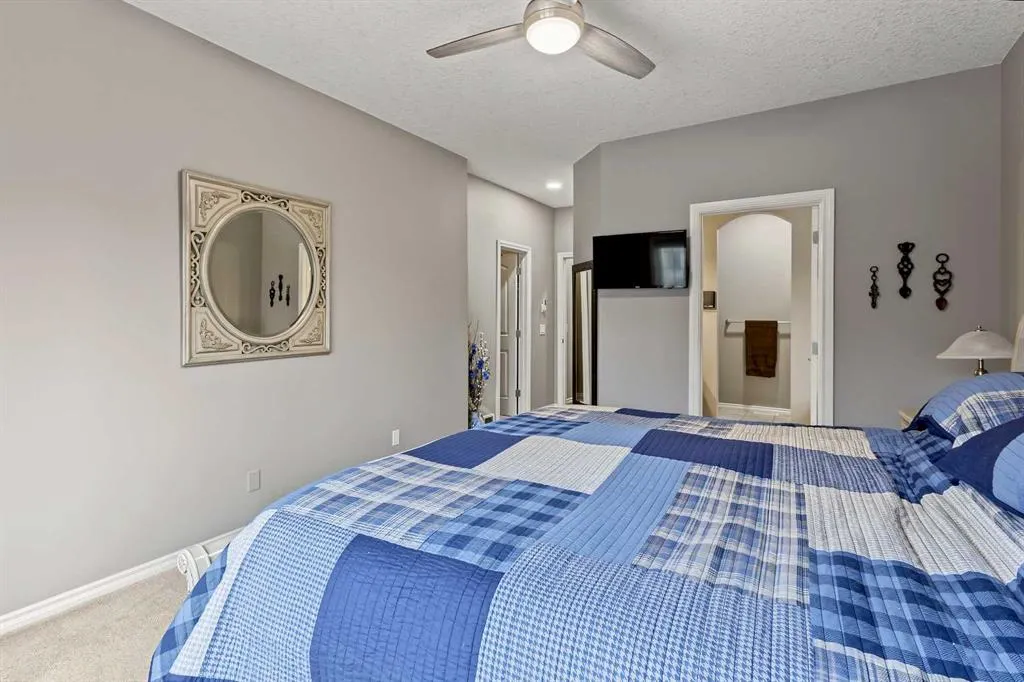 153 Coopers Park SW