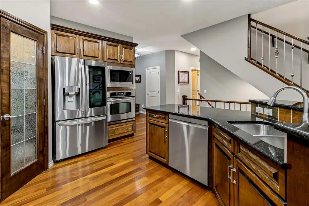 153 Coopers Park SW
