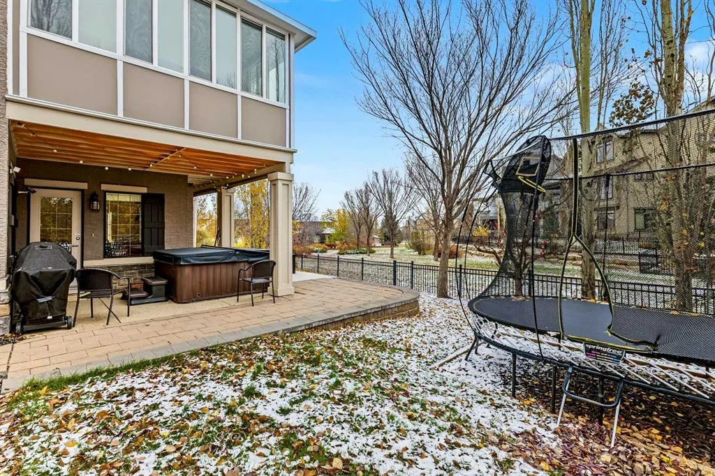 153 Coopers Park SW