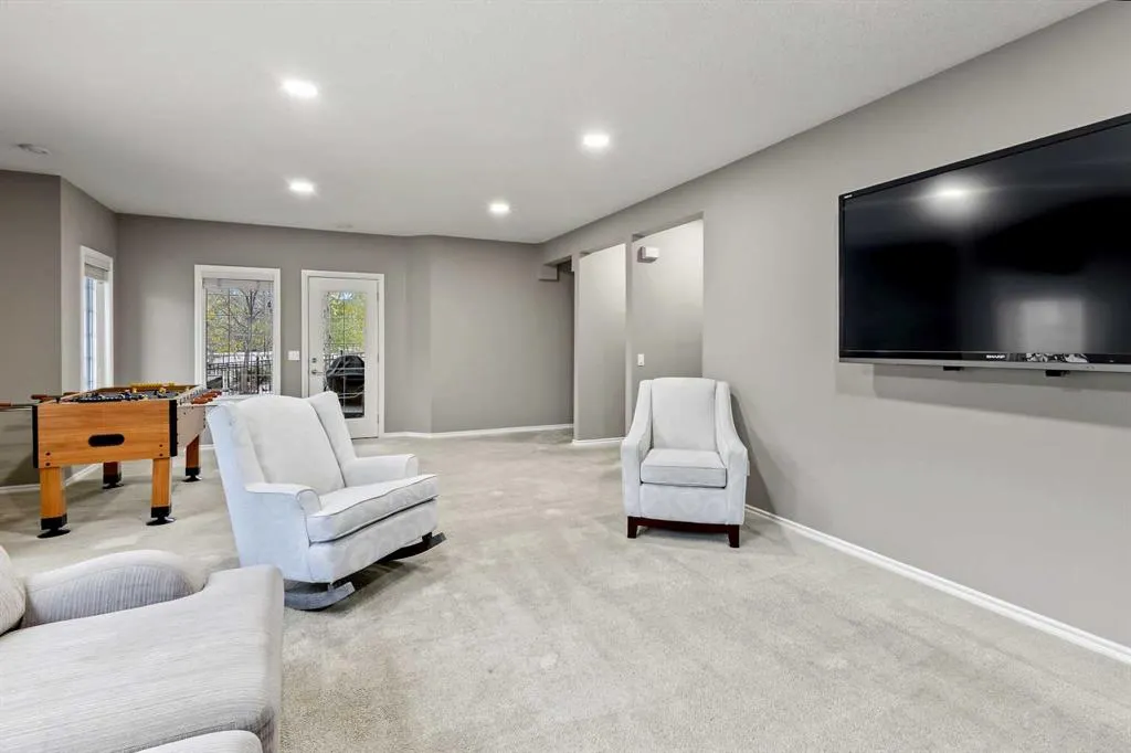 153 Coopers Park SW