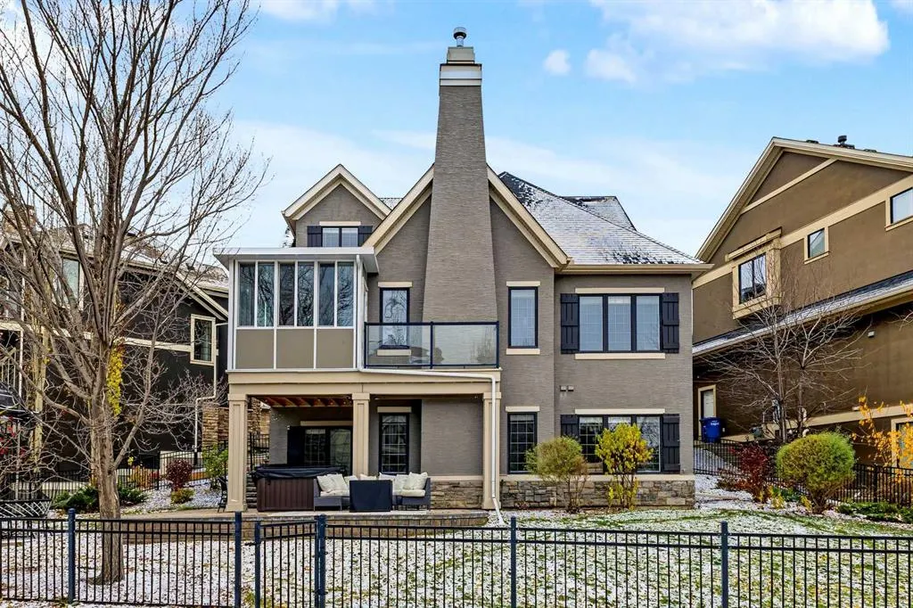 153 Coopers Park SW